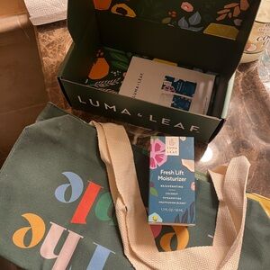 Fresh Lift Moisturizer / Gift Box for the loved ones